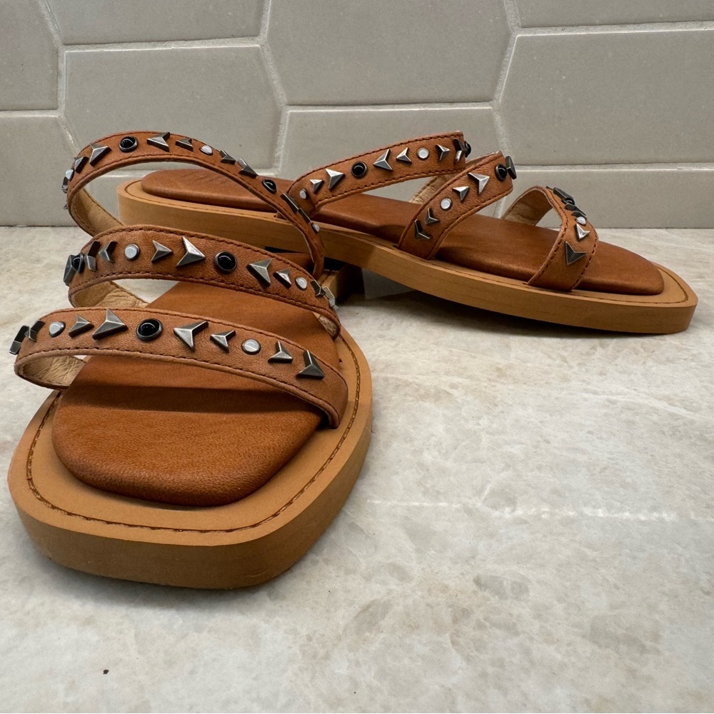 Frye Studded Slide tan/brown leather sandals size 8.5